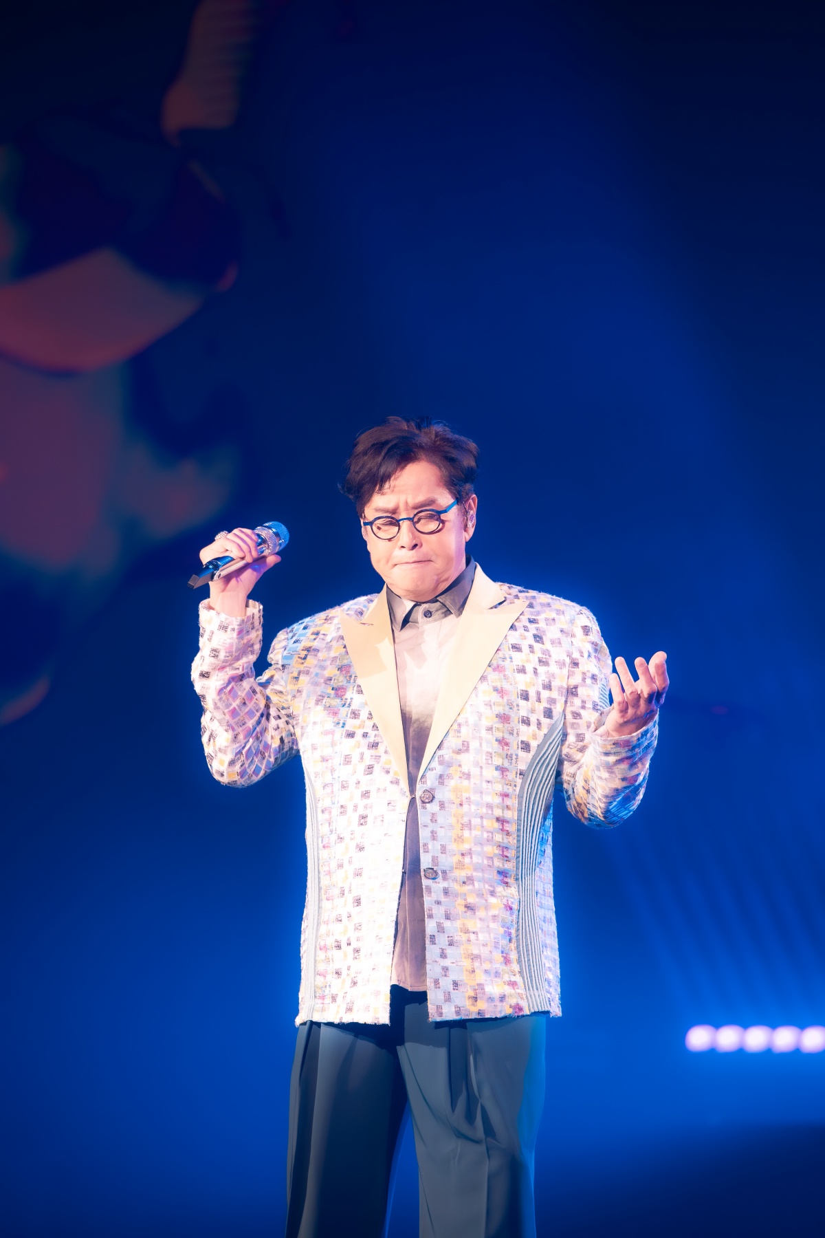 谭咏麟马来西亚演唱会连飙金曲三小时！现场募款破65万令吉为灾民点亮希望！ | 3ZONE - TVBAnywhere